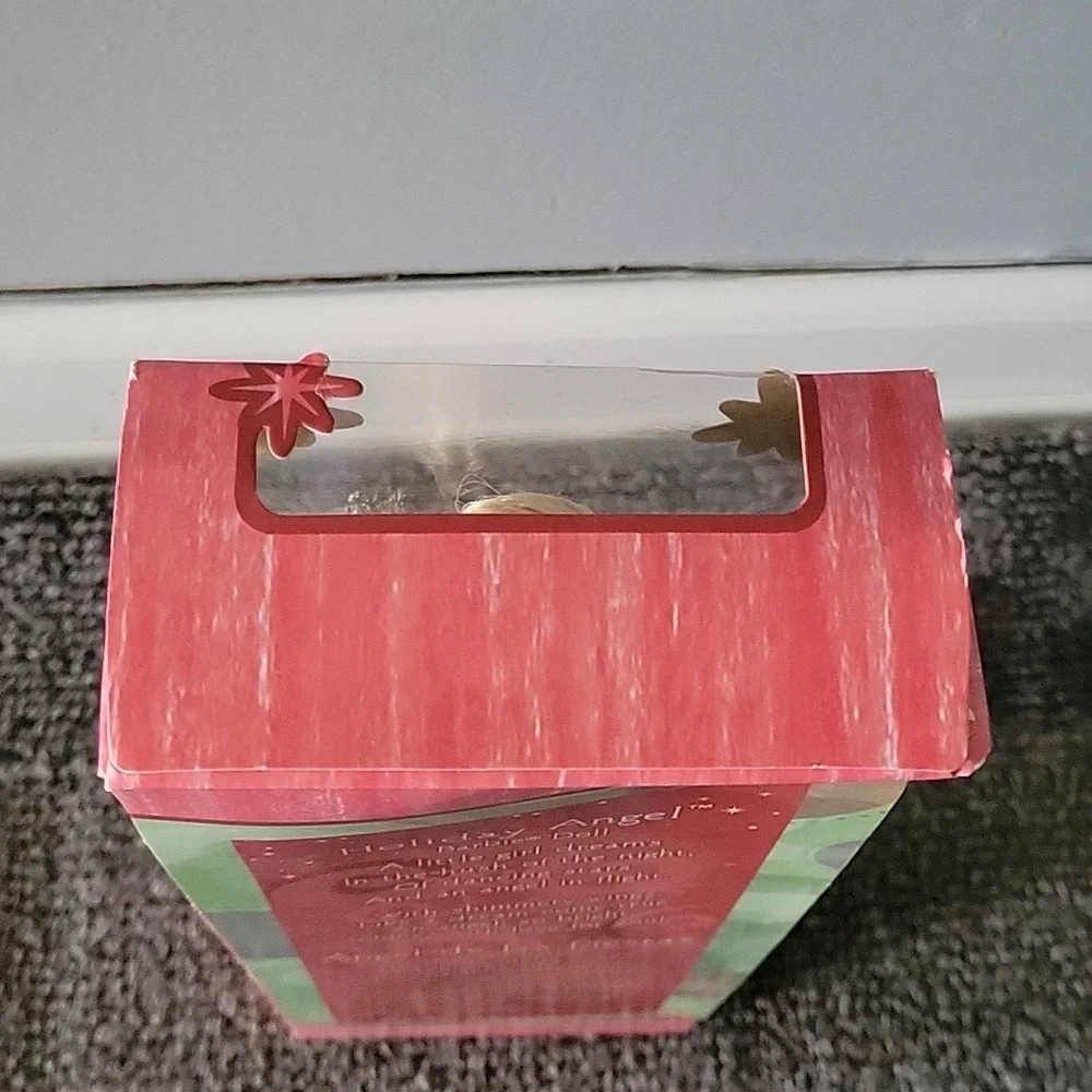 Holiday Angel Barbie - Picture 5 of 7